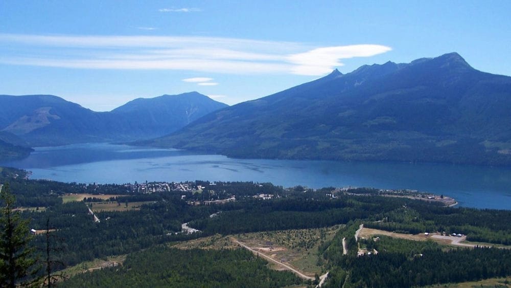 A picture of the Village of Nakusp.