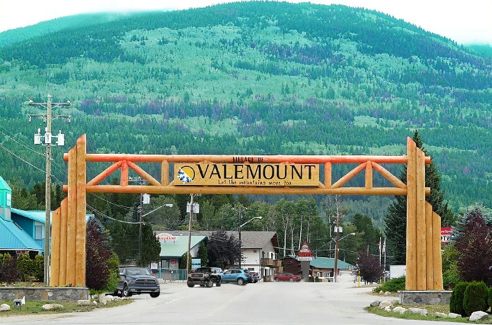 A picture of the Village of Valemount.